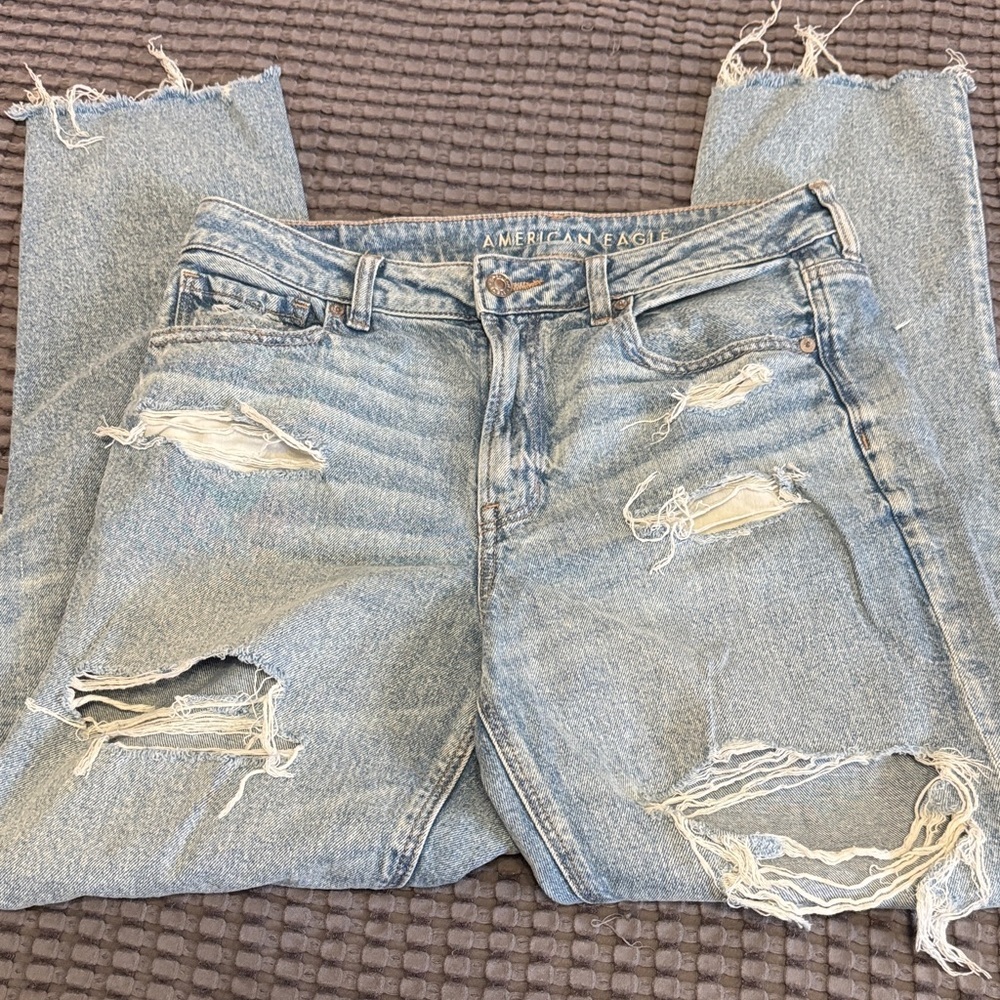 American Eagle Outfitters Light Blue Distressed High Rise Mom Jeans - Picture 7 of 7